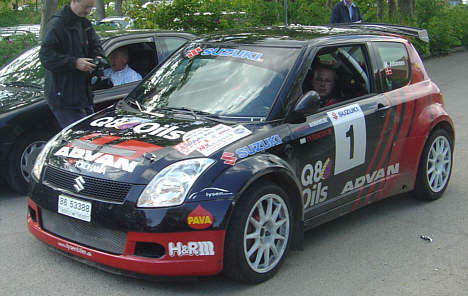 Martin Johansen netop kommet i mål i Suzuki Rally.